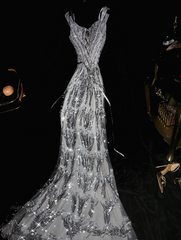 Silver tank top with cinched waist, elegant long ball gown R7023