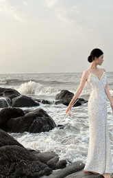 Light apricot halter-neck fitted waist elegant and sexy ball gown R8050