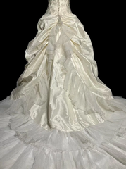 Ivory white strapless fitted waist slim-fitting ball gown with a full skirt R6666