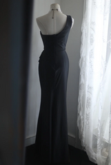 Black one-shoulder halter-neck fitted waist pleated long ball gown R6787