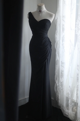 Black one-shoulder halter-neck fitted waist pleated long ball gown R6787