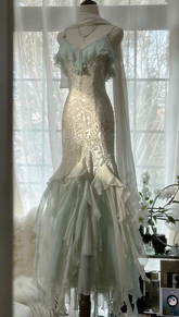 White fairy-like halter-neck fitted waist slim-fitting light green bodycon long ball gown R6550