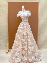 White lace patterned dress with slim waist and A-line bridal gown R5738