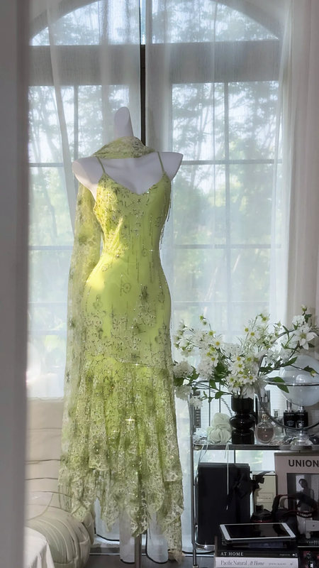 Light green floral print halter-neck fitted long ball gown R7649