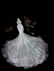 White halter-neck, fitted waist, elegant floor-length ball gown R6410