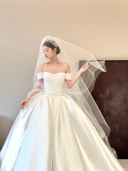 White satin one-shoulder slim waist and plump skirt long bridal dress R6057