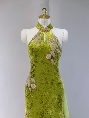Green halter-neck, fitted waist, sexy long ball gown R9044