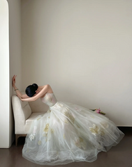 Light off‑white spaghetti‑strap waist‑cinched slim‑fit elegant long prom gown R8004