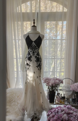 Black and white color-blocked halter-neck fitted bodycon long ball gown R7722