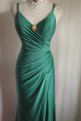 Green halter-neck fitted long ball gown with pleats R6836